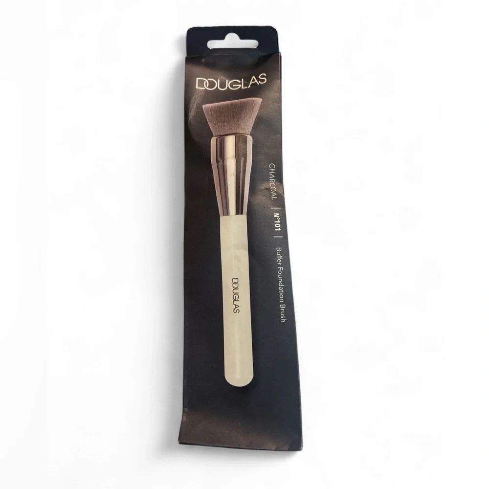 Douglas Flat Buffer Foundation Brush No 101‎ Charcoal 7